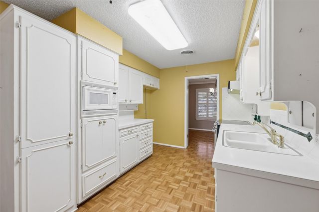 1702 Marshalldale Drive, Arlington, TX 76013