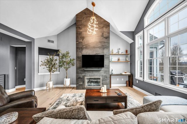 2 Tavistock 2, Cromwell, CT 06416