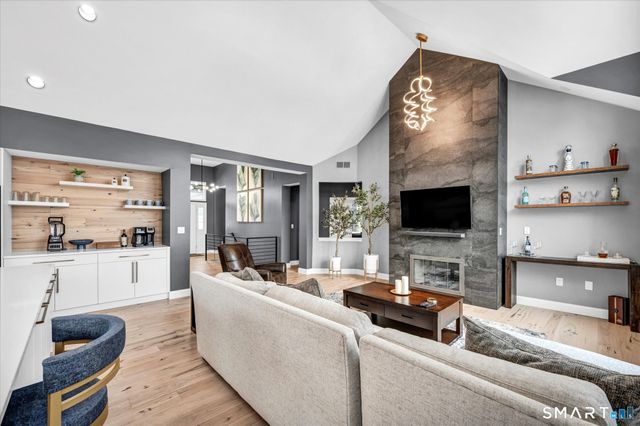 2 Tavistock 2, Cromwell, CT 06416