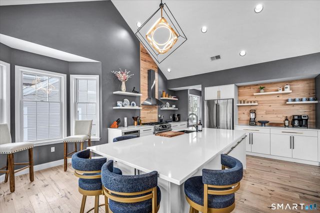 2 Tavistock 2, Cromwell, CT 06416