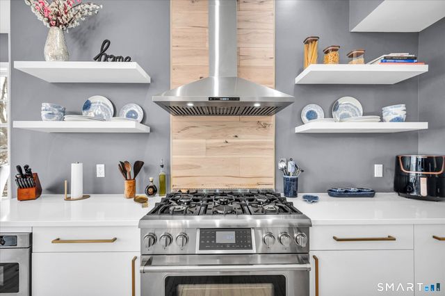 2 Tavistock 2, Cromwell, CT 06416