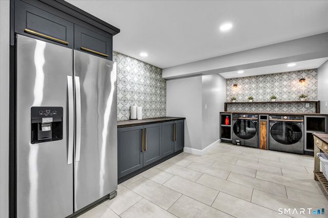 2 Tavistock 2, Cromwell, CT 06416