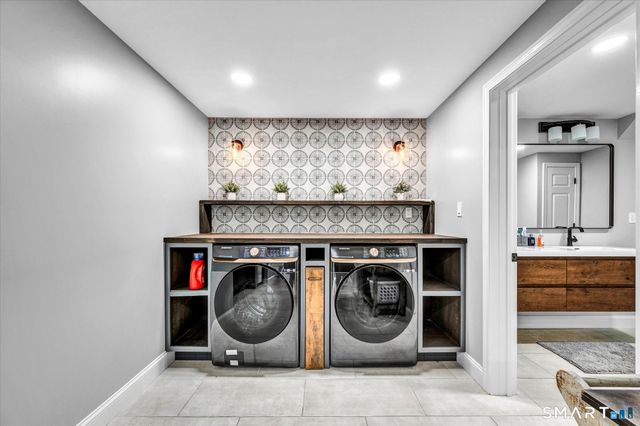 2 Tavistock 2, Cromwell, CT 06416