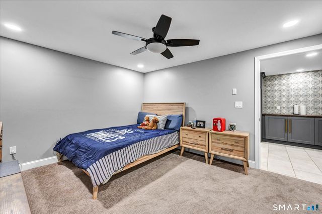 2 Tavistock 2, Cromwell, CT 06416