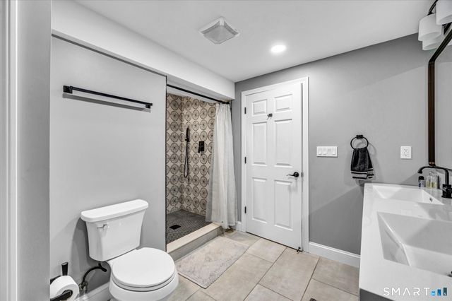 2 Tavistock 2, Cromwell, CT 06416