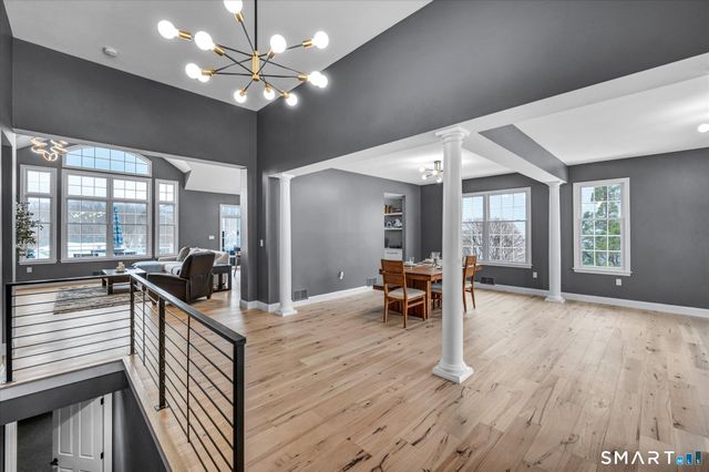 2 Tavistock 2, Cromwell, CT 06416