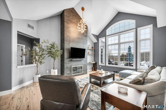 2 Tavistock 2, Cromwell, CT 06416