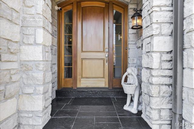 27 Bonhomme Grove Court, Chesterfield, MO 63017