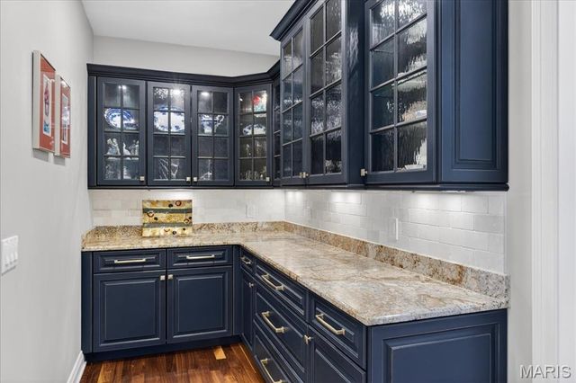 27 Bonhomme Grove Court, Chesterfield, MO 63017