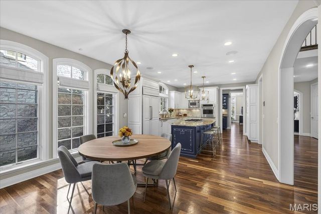 27 Bonhomme Grove Court, Chesterfield, MO 63017