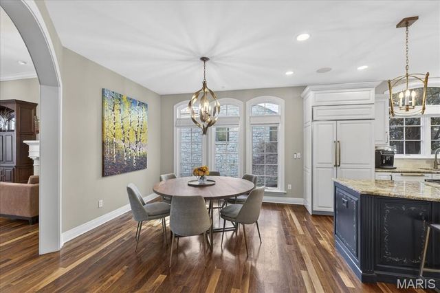 27 Bonhomme Grove Court, Chesterfield, MO 63017