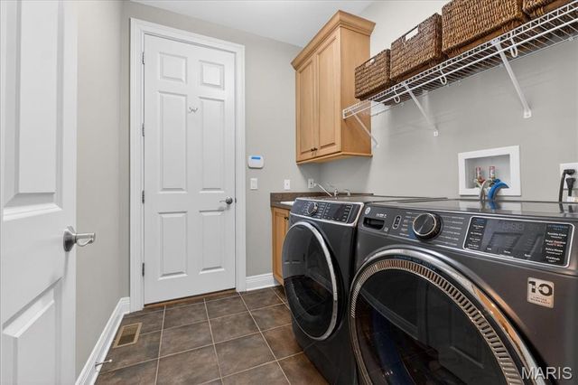 27 Bonhomme Grove Court, Chesterfield, MO 63017