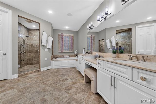 27 Bonhomme Grove Court, Chesterfield, MO 63017