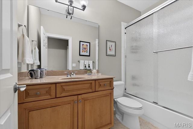 27 Bonhomme Grove Court, Chesterfield, MO 63017