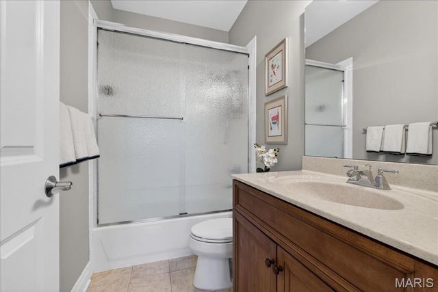 27 Bonhomme Grove Court, Chesterfield, MO 63017