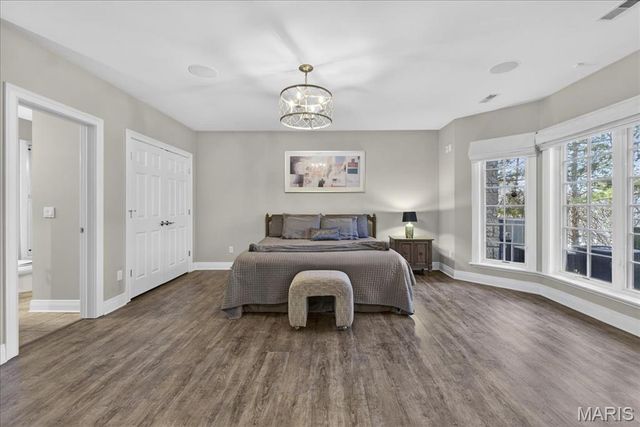 27 Bonhomme Grove Court, Chesterfield, MO 63017