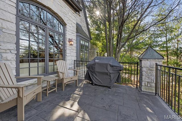 27 Bonhomme Grove Court, Chesterfield, MO 63017