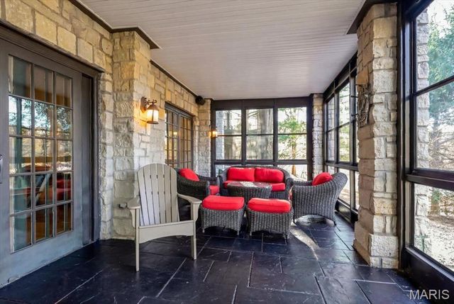 27 Bonhomme Grove Court, Chesterfield, MO 63017