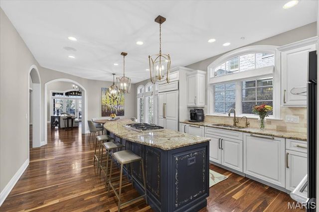 27 Bonhomme Grove Court, Chesterfield, MO 63017