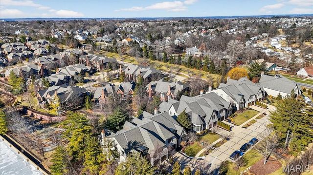 27 Bonhomme Grove Court, Chesterfield, MO 63017