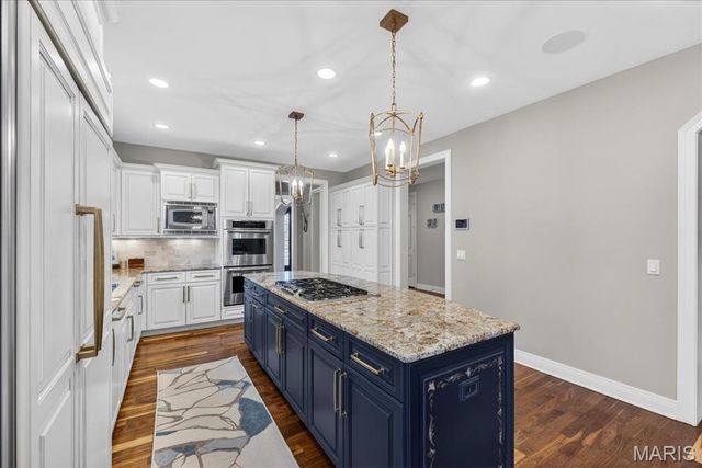 27 Bonhomme Grove Court, Chesterfield, MO 63017