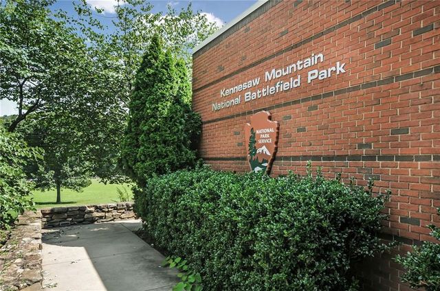 1233 Parkview Lane NW, Kennesaw, GA 30152