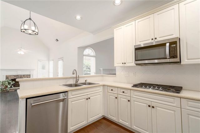 1233 Parkview Lane NW, Kennesaw, GA 30152