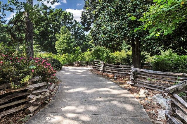 1233 Parkview Lane NW, Kennesaw, GA 30152