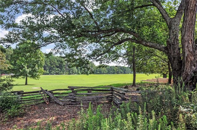 1233 Parkview Lane NW, Kennesaw, GA 30152
