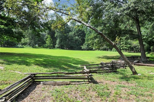 1233 Parkview Lane NW, Kennesaw, GA 30152