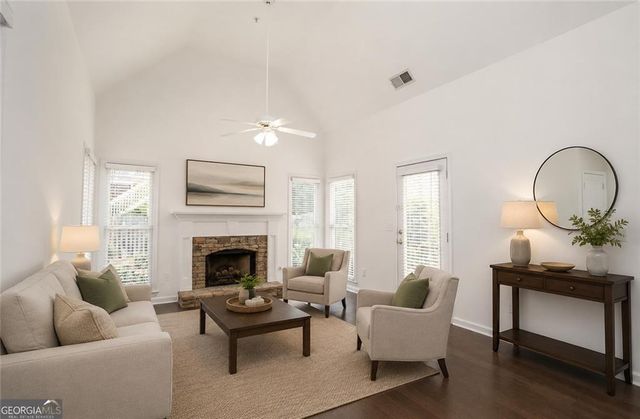 1233 Parkview Lane NW, Kennesaw, GA 30152