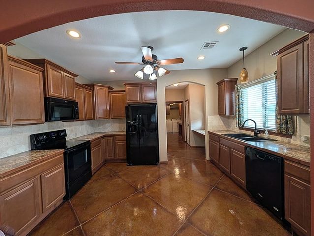 1307 N Hamilton Dr Unit F, Derby, KS 67037