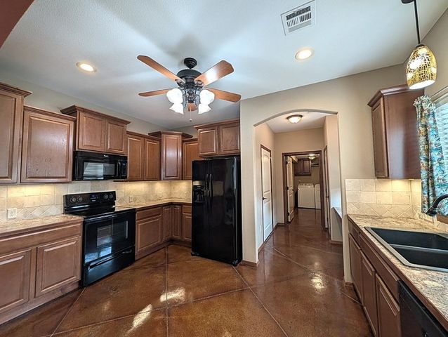 1307 N Hamilton Dr Unit F, Derby, KS 67037