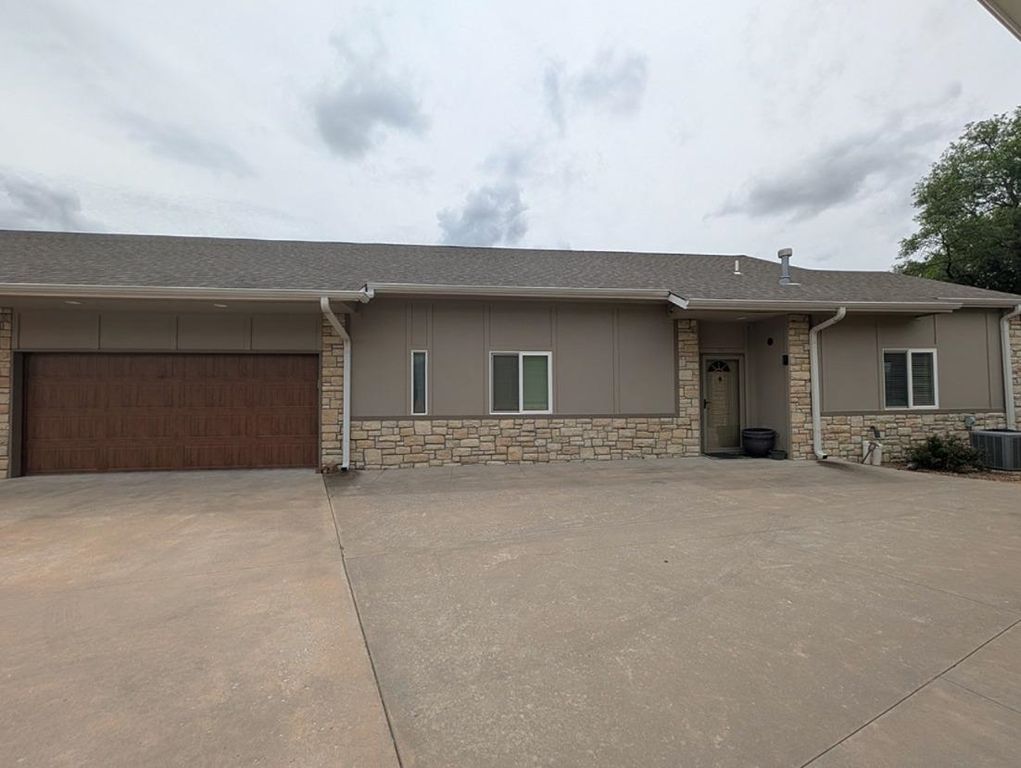 1307 N Hamilton Dr Unit F, Derby, KS 67037