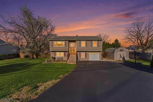403 Red School Ln, Lopatcong Twp., NJ 08865