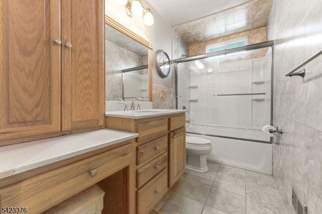 403 Red School Ln, Lopatcong Twp., NJ 08865