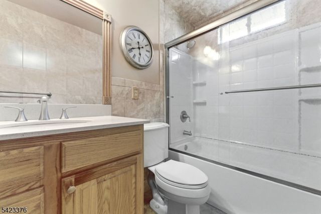 403 Red School Ln, Lopatcong Twp., NJ 08865
