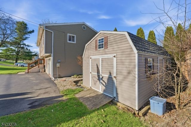403 Red School Ln, Lopatcong Twp., NJ 08865