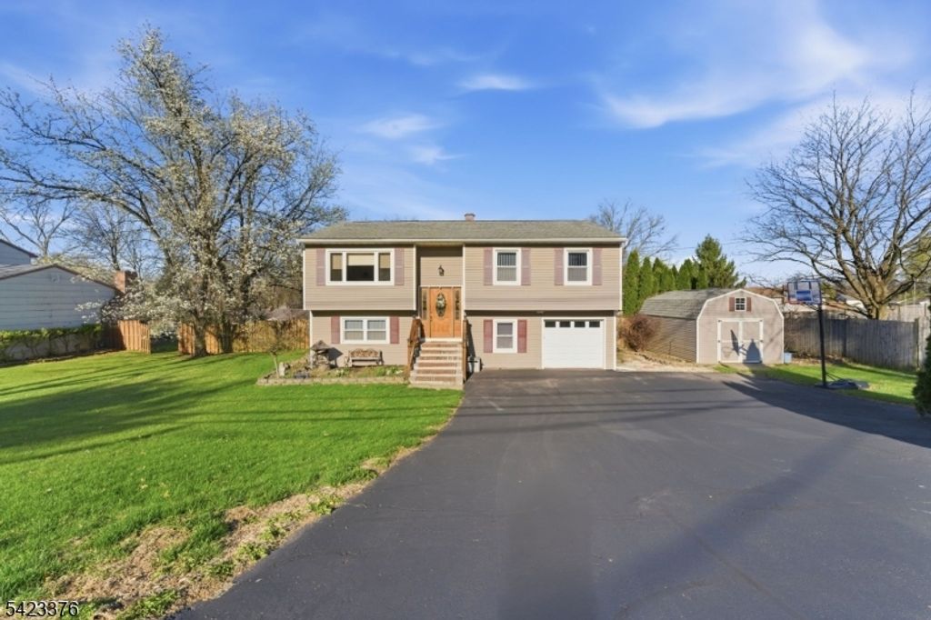 403 Red School Ln, Lopatcong Twp., NJ 08865