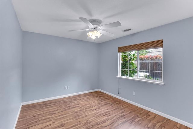 88 Westbrook Dr, Lodi, CA 95242