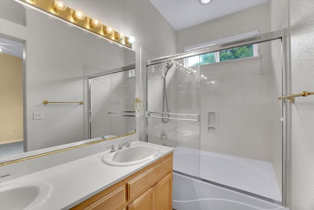 88 Westbrook Dr, Lodi, CA 95242