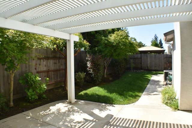 88 Westbrook Dr, Lodi, CA 95242