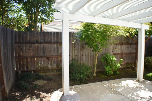 88 Westbrook Dr, Lodi, CA 95242