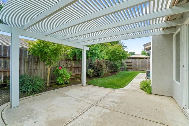88 Westbrook Dr, Lodi, CA 95242