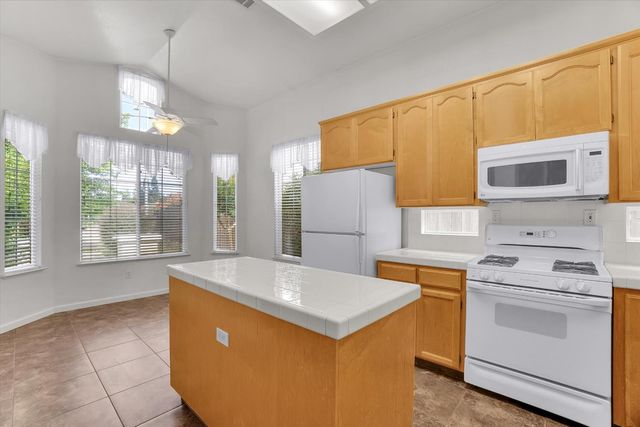 88 Westbrook Dr, Lodi, CA 95242