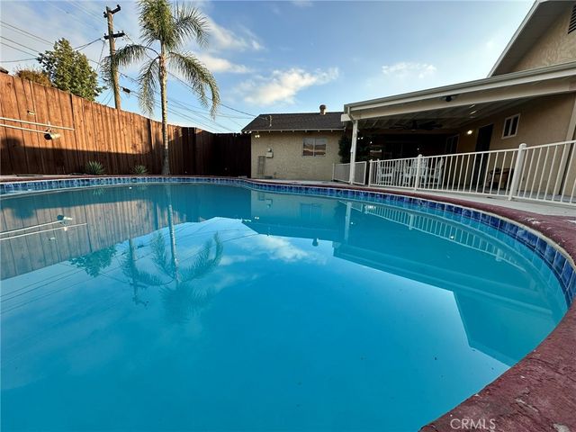 3623 Redlands, Bakersfield, CA 93306