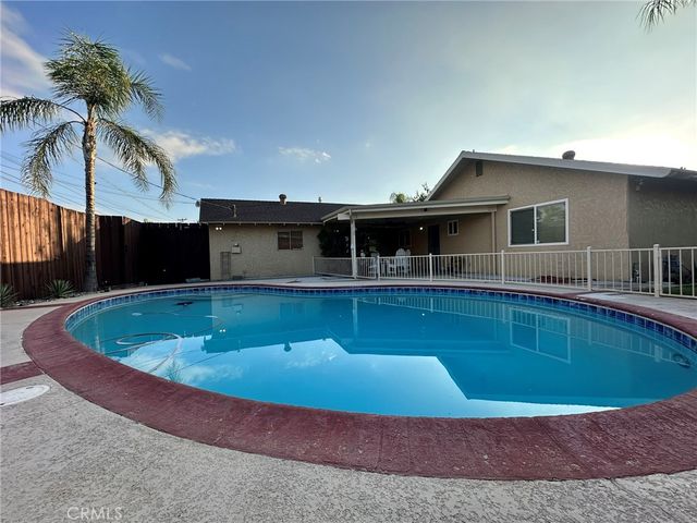 3623 Redlands, Bakersfield, CA 93306