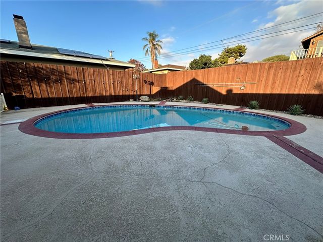 3623 Redlands, Bakersfield, CA 93306