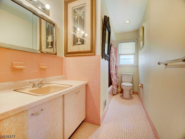 22 Cheshire Ter, West Orange Twp., NJ 07052