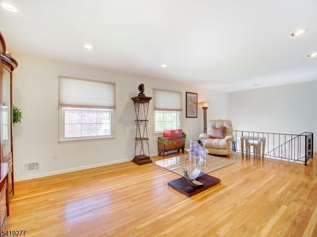 22 Cheshire Ter, West Orange Twp., NJ 07052